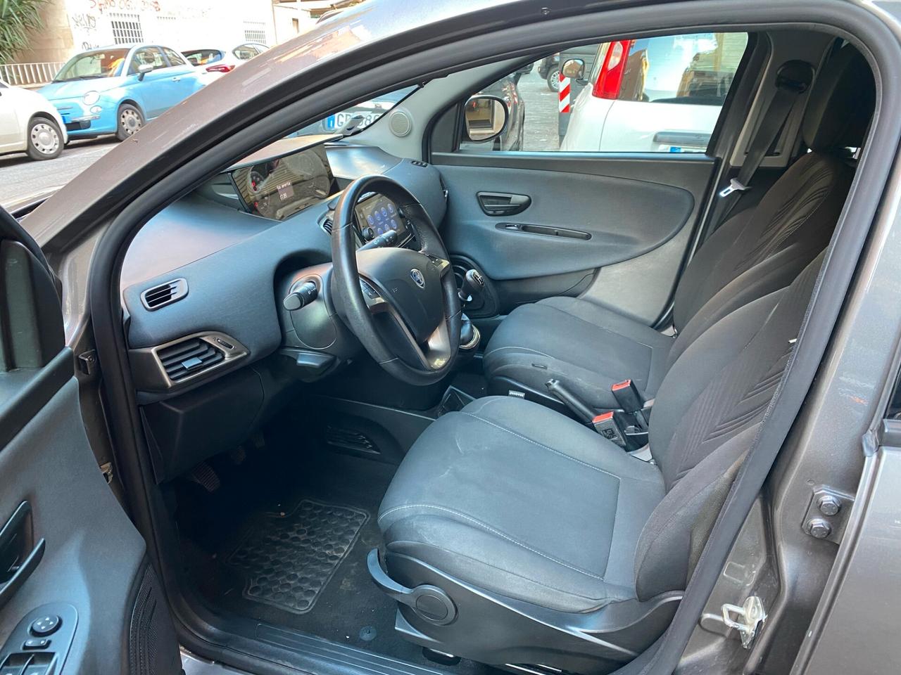 Lancia Ypsilon 1.0 FireFly 5 porte S&S Hybrid Ecochic Gold