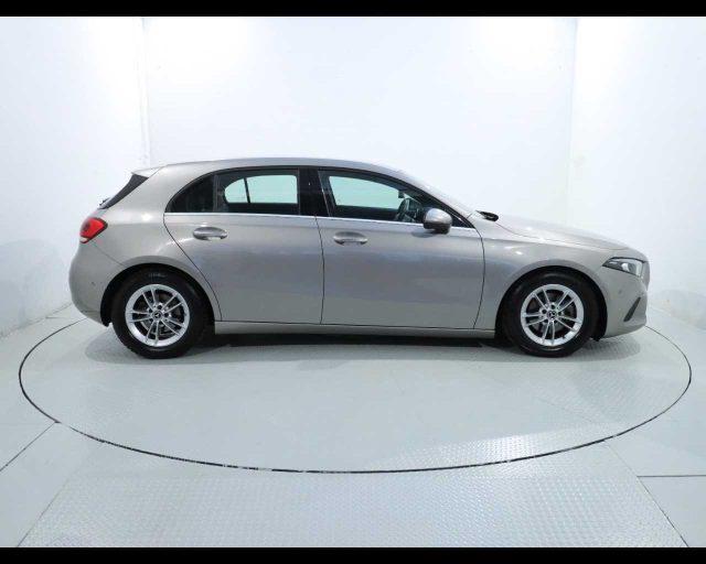 MERCEDES-BENZ A 180 d Business Extra