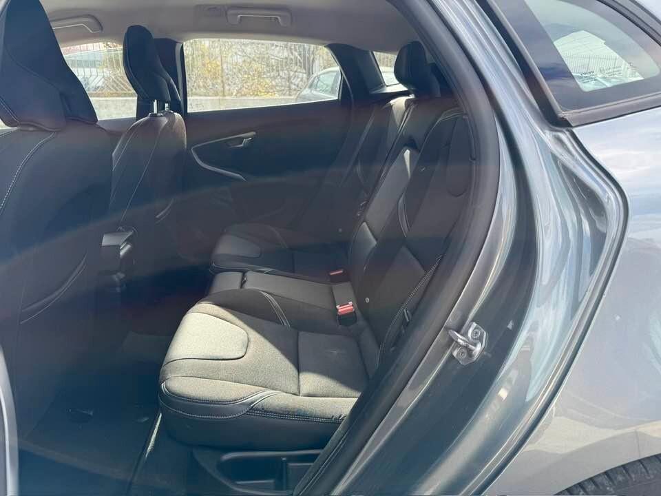 Volvo V40 D2 Geartronic Business Plus