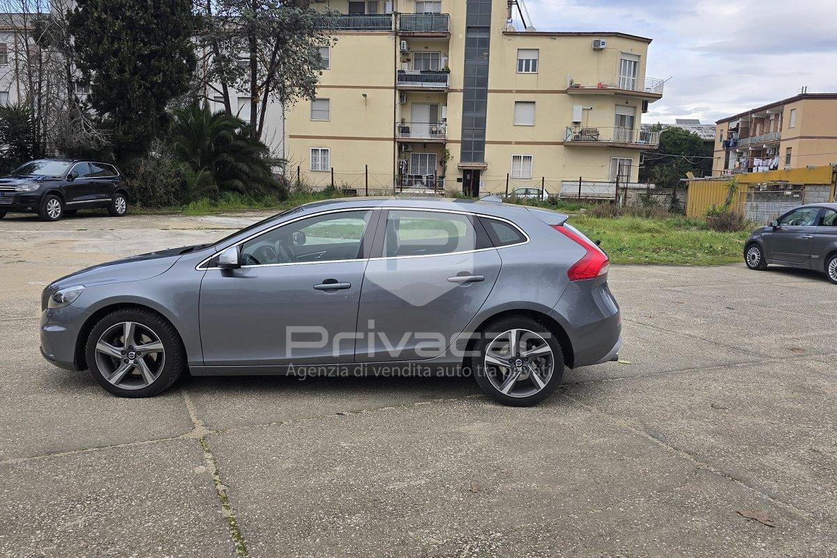 VOLVO V40 D2 R-design Momentum