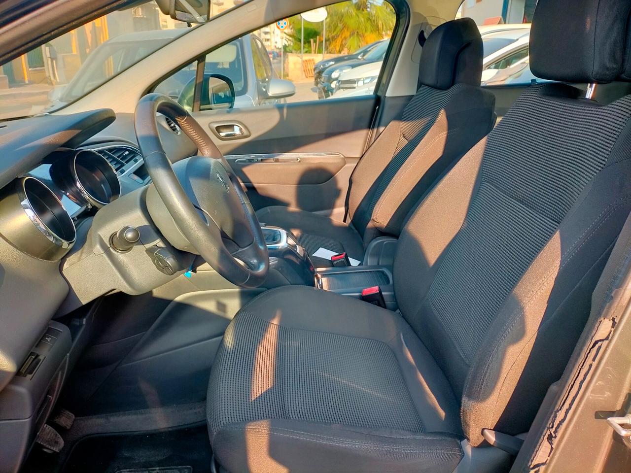 Peugeot 5008 1.6 HDi 112CV Premium