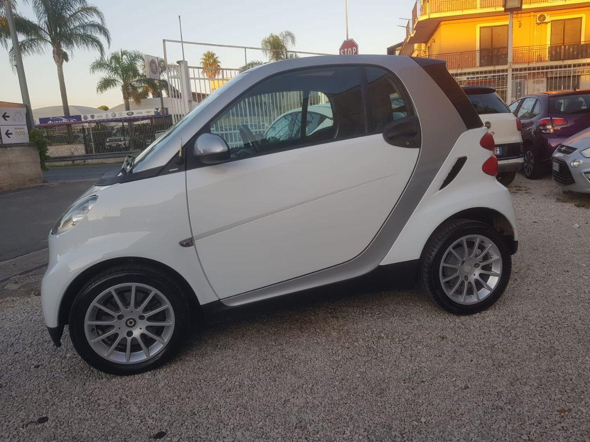 SMART - Fortwo - 52 kW MHD coupé White Tailor Made