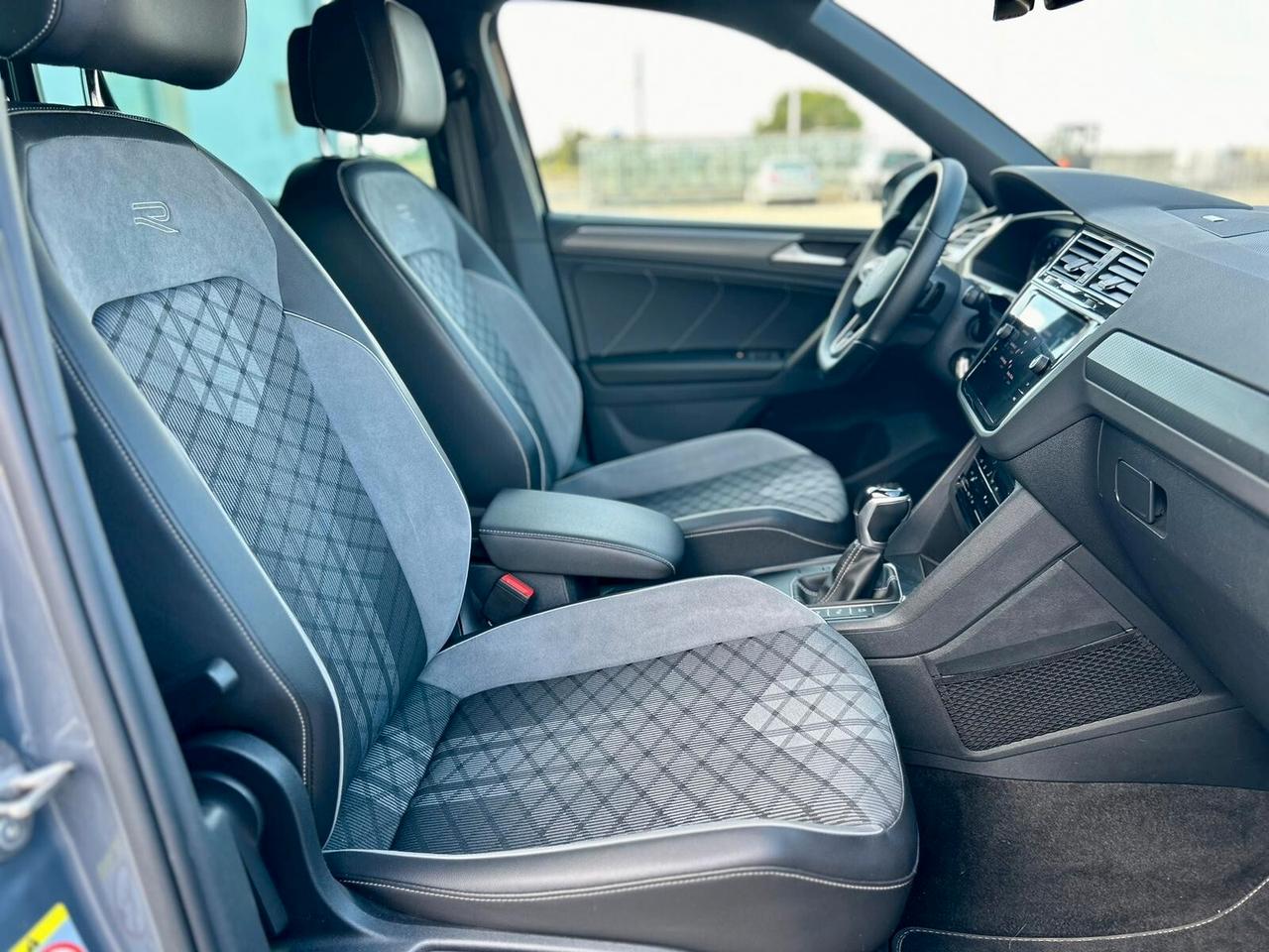 Volkswagen Tiguan 2.0 TDI 150 CV DSG R-Line IVA ESPOSTA