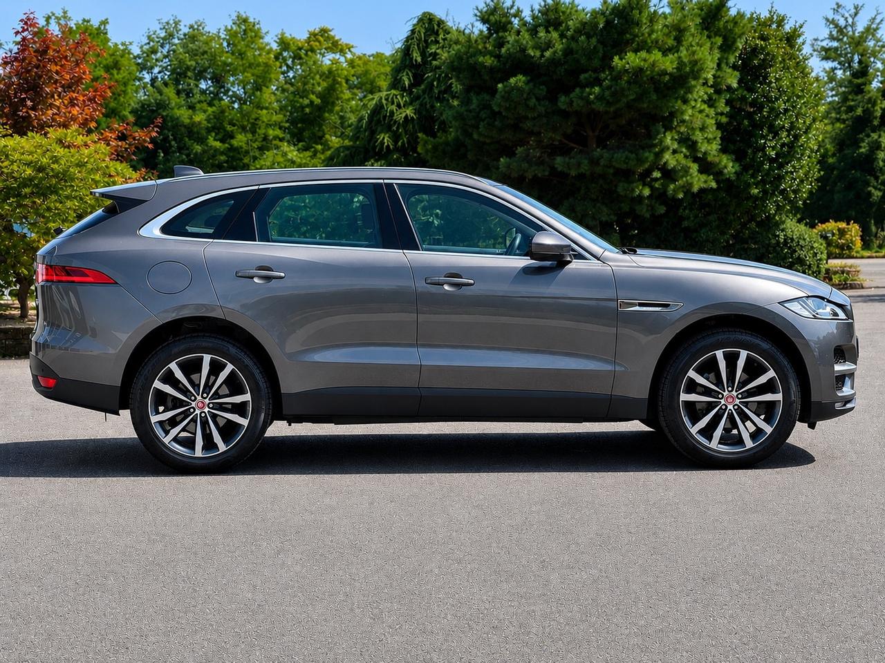 Jaguar F-Pace 2.0 D 180 CV AWD TETTO . CATENA NUOVA