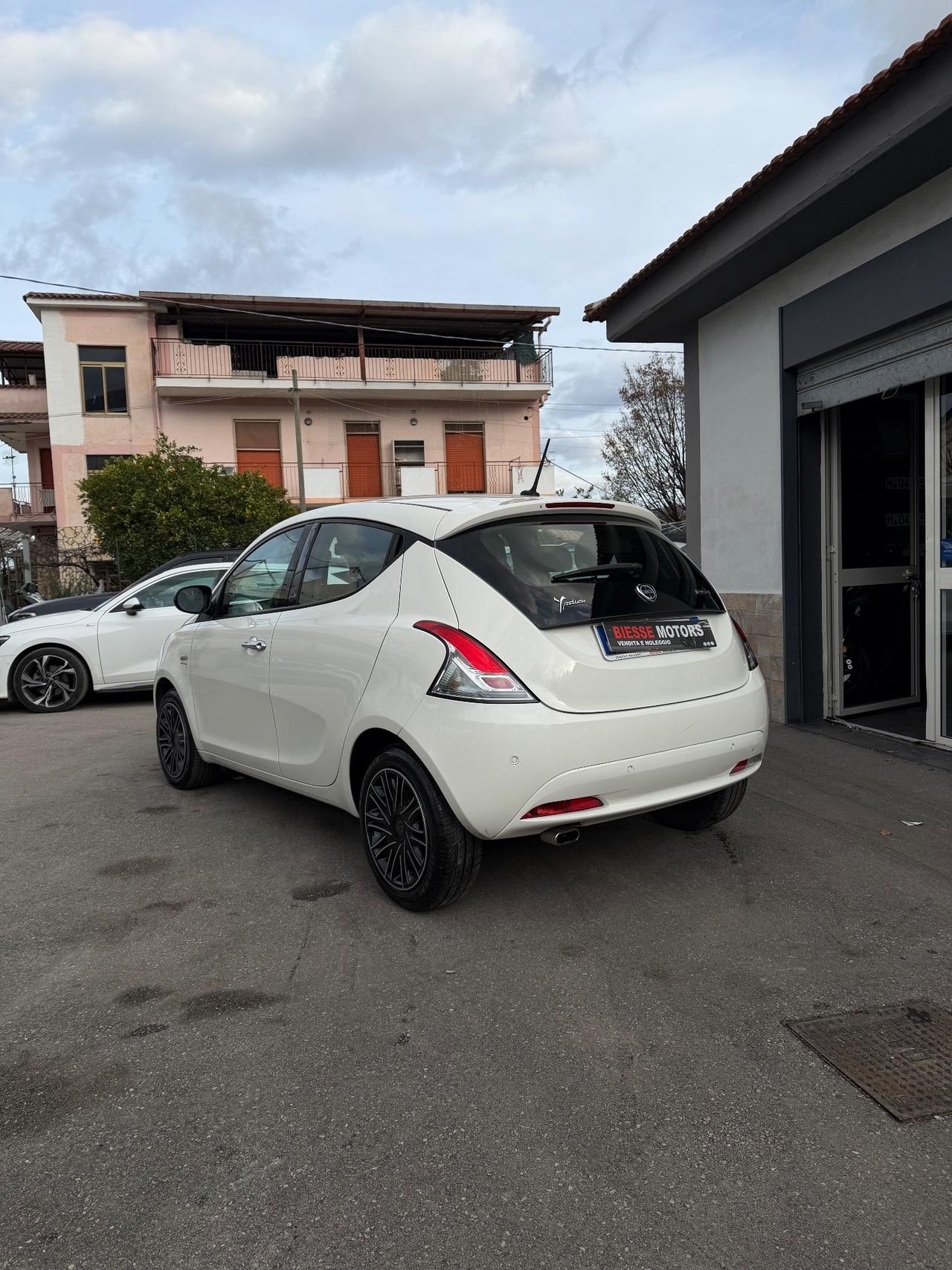 Lancia Ypsilon Hybrid Ecochic