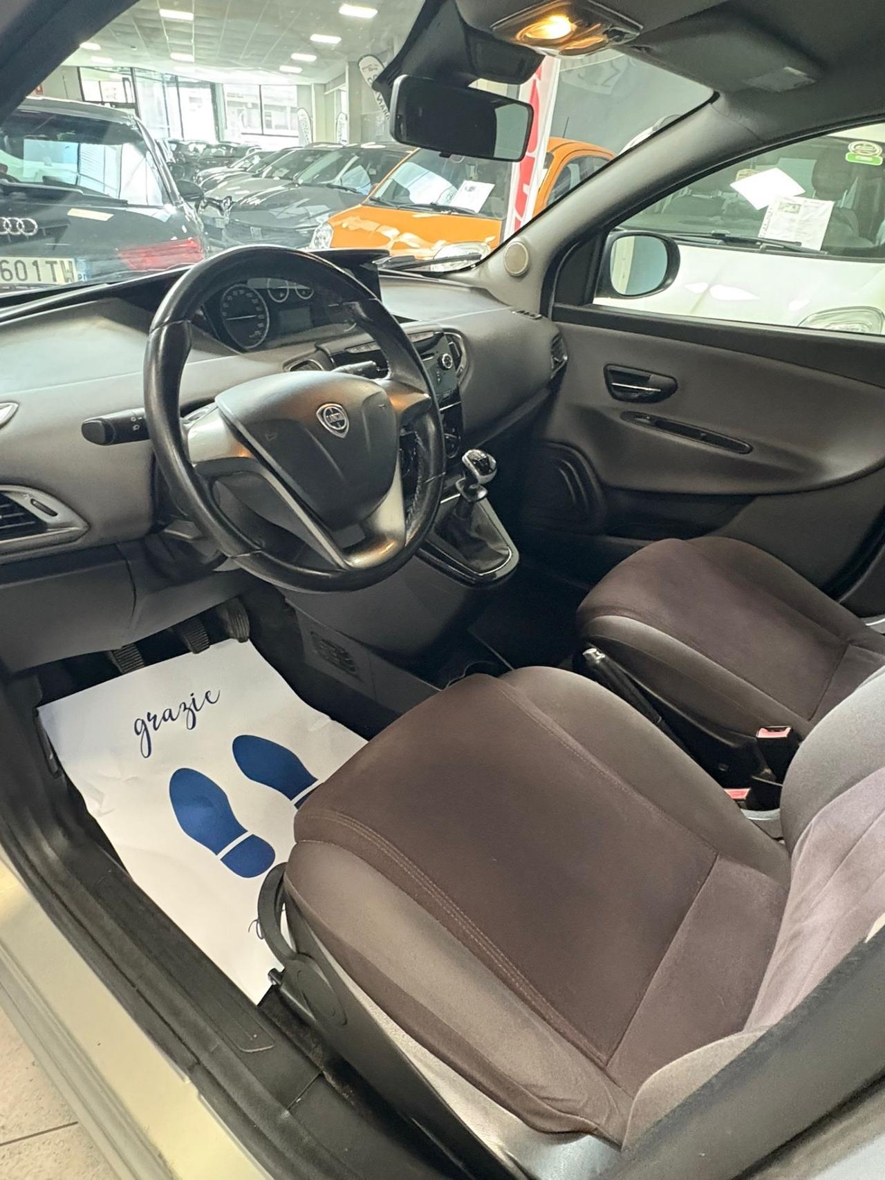 Lancia Ypsilon 1.2 69 CV 5 porte S&S Silver Ok Neopatentati