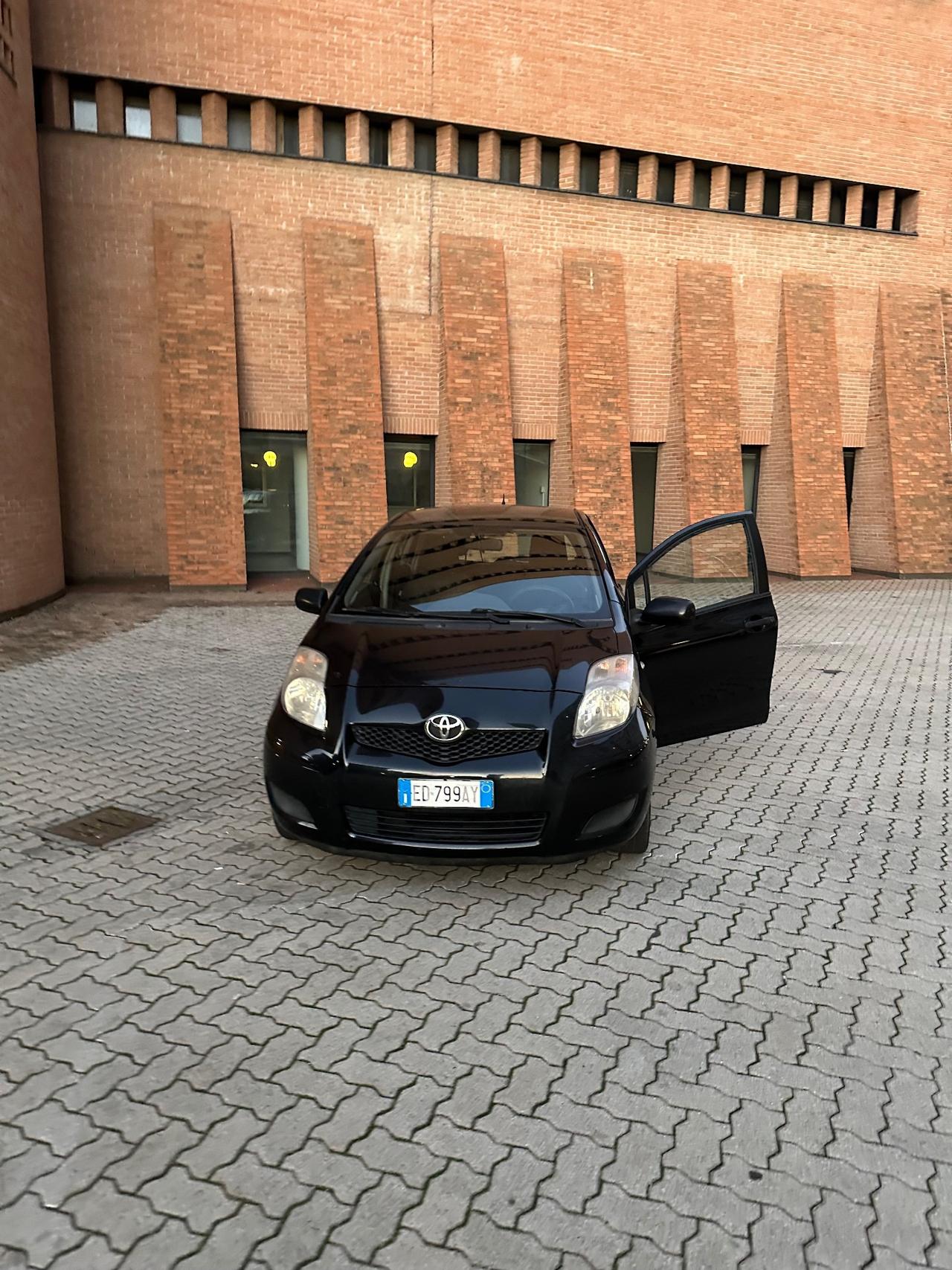 Toyota Yaris 1.0 5 porte Sol