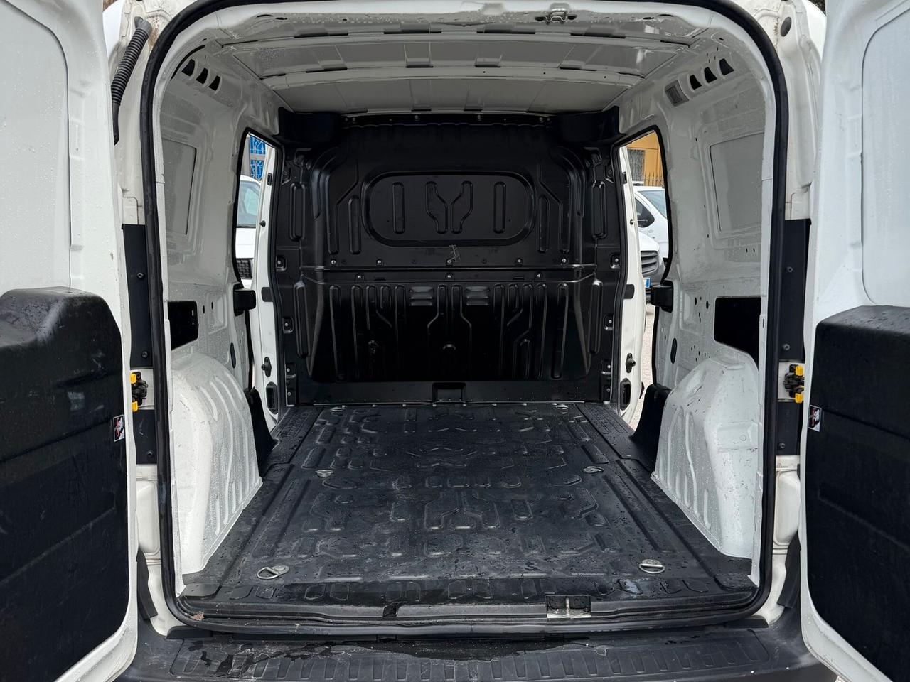FIAT DOBLO' MAXI 1.6 DOPPIA PORTA LAT FURG