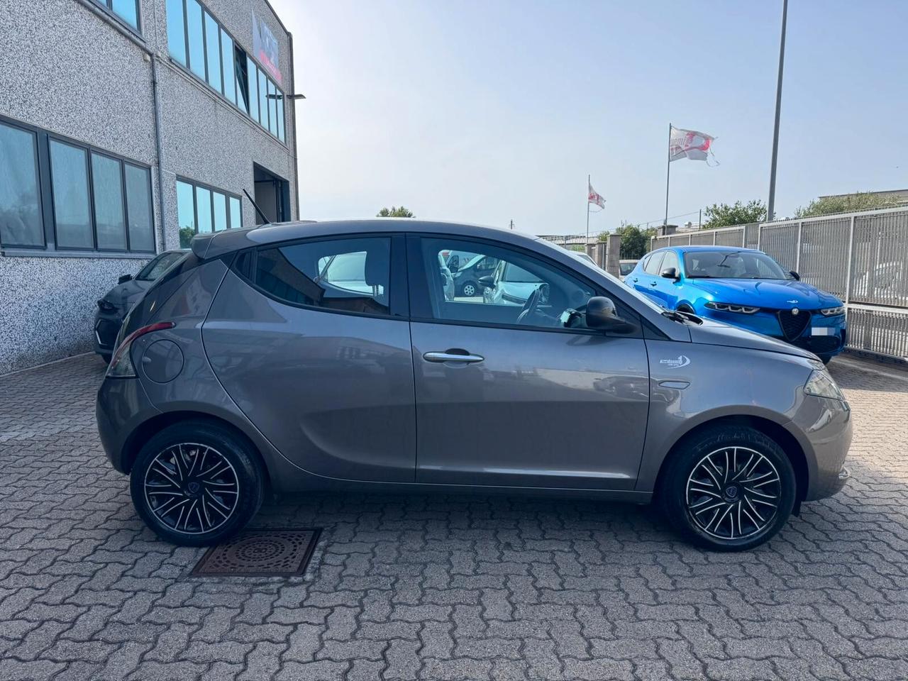 Lancia Ypsilon 1.0 FireFly 5 porte S&S Hybrid Gold
