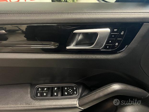 PORSCHE Cayenne 3.0 V6 TIPTRONIC PELLE TETTO APR