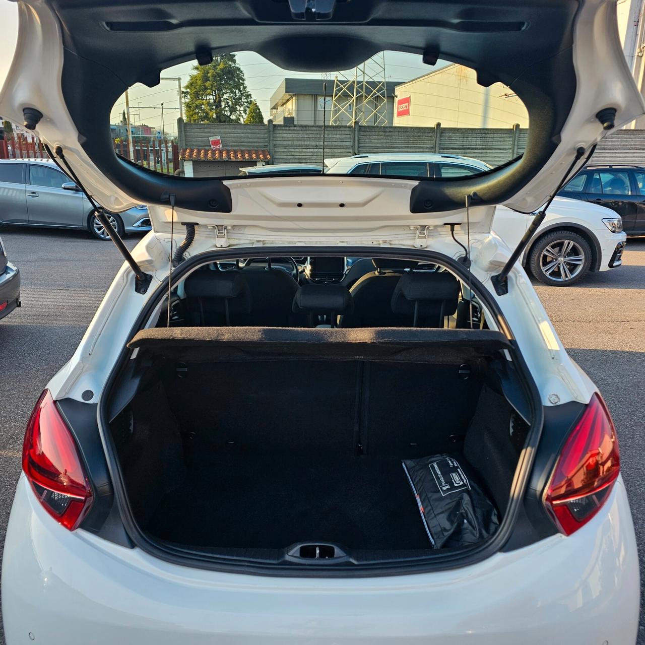 Peugeot 208 PureTech 82 5 porte Allure