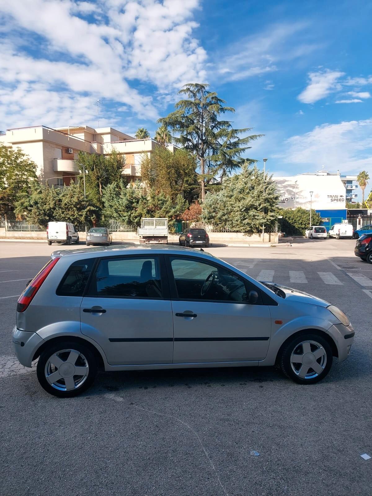 Ford Fiesta 1.4 16V 5p. Ghia