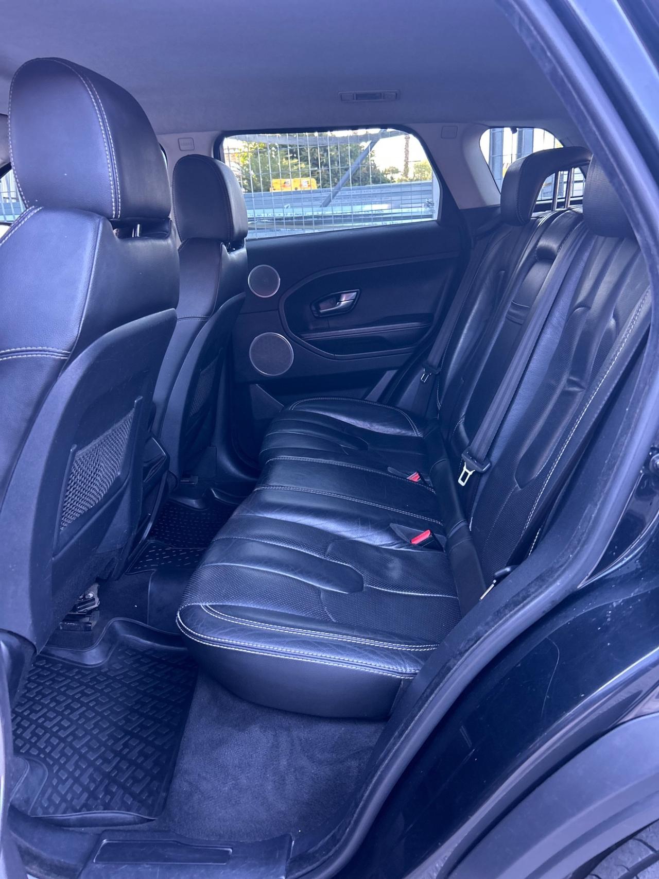 Land Rover Range Evoque 2.2 TD4 5p. Total black