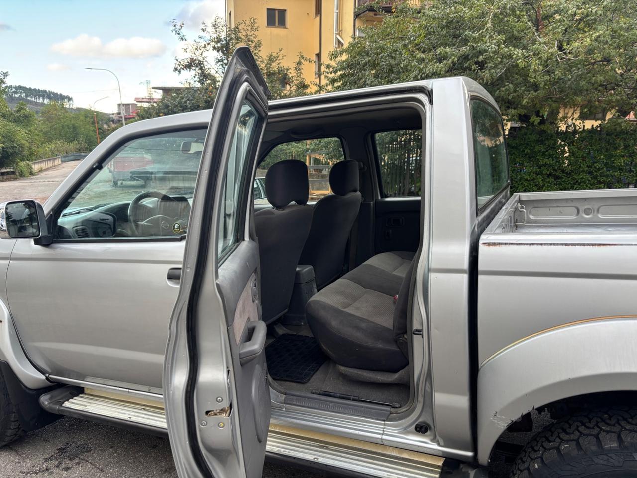 Nissan Navara 2500 turbo diesel 133cv