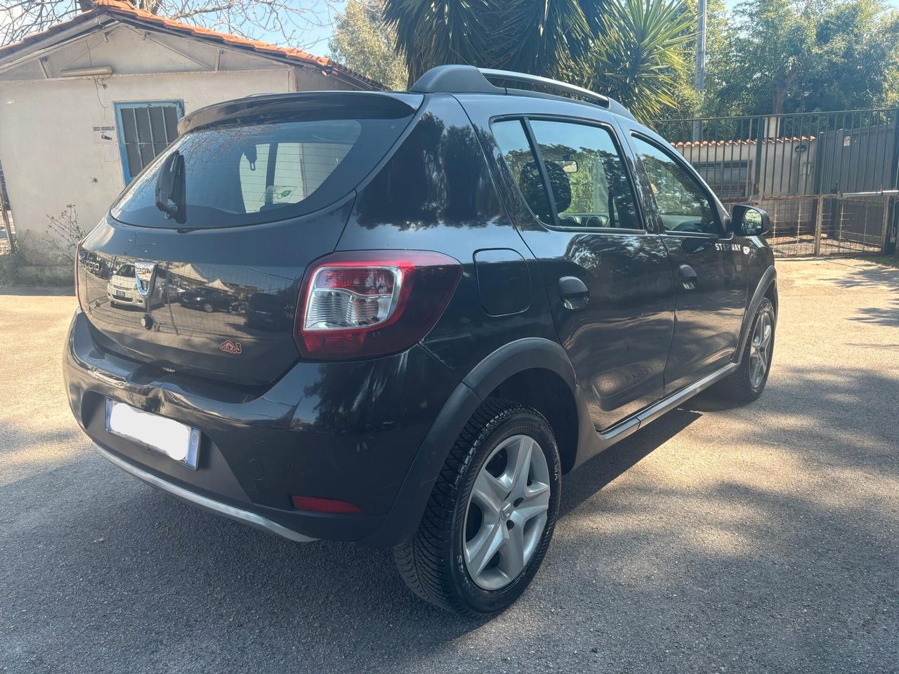 DACIA SANDERO STEPWAY 1.5 DCI Laureate - 2014
