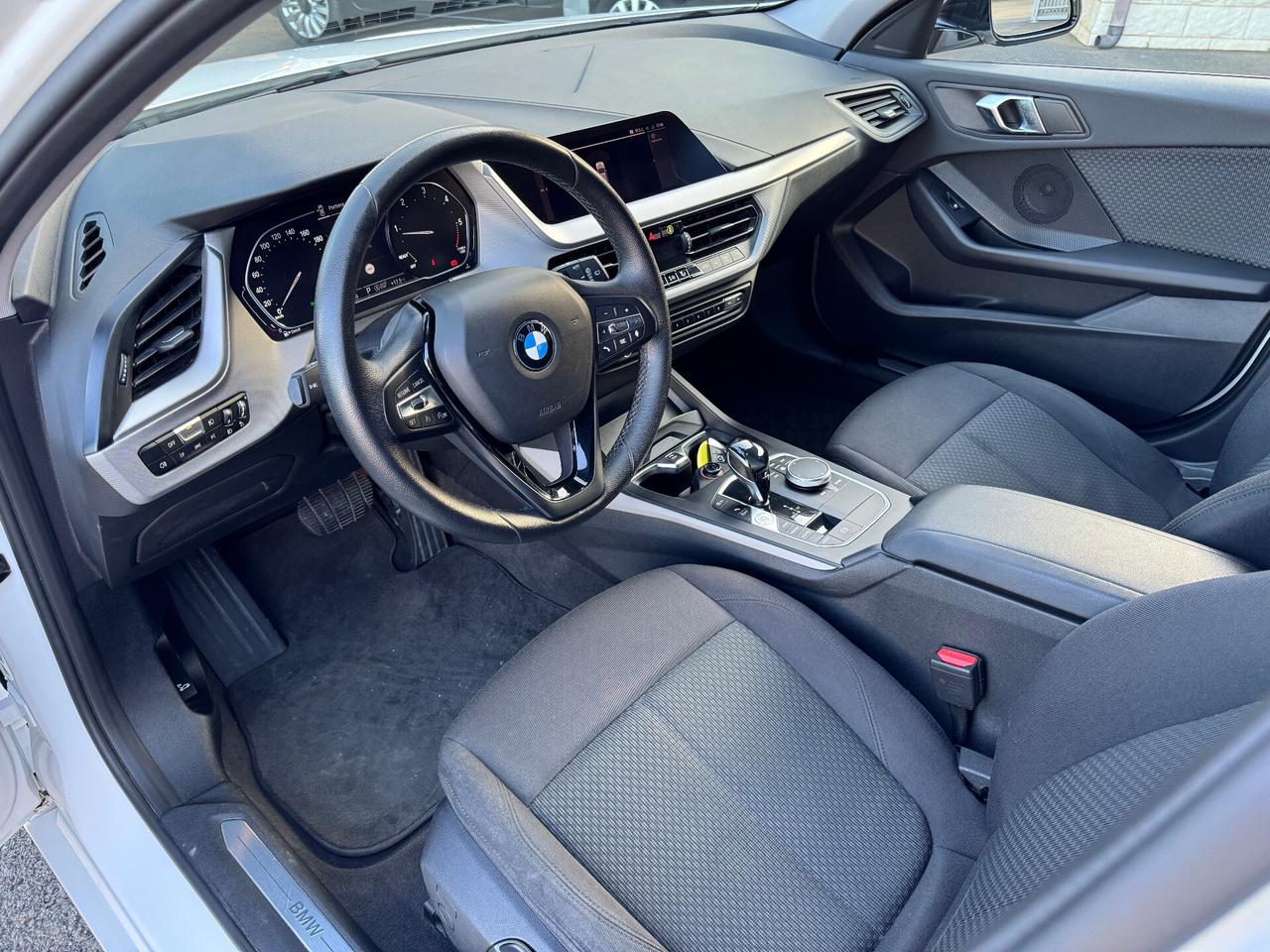 Bmw 118 118d 5p. Business Advantage