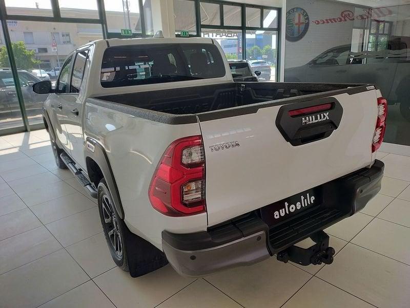 Toyota Hilux 2.4 D-4D A/T 4WD 4 porte Double Cab Invincible