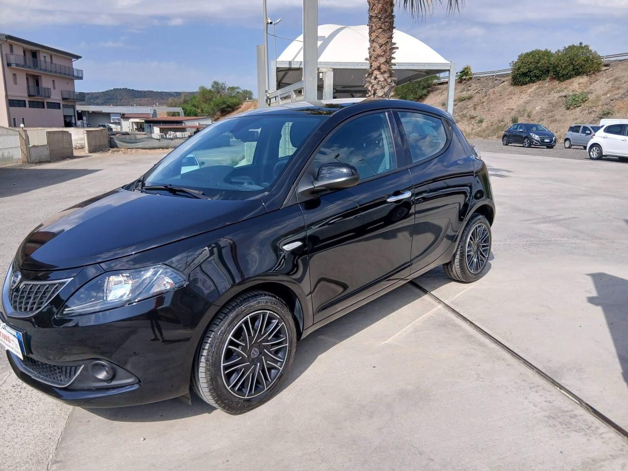 Lancia Ypsilon 1.0 FireFly 5 porte S&S Hybrid Alberta Ferretti