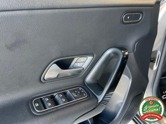 MERCEDES-BENZ A 180 d Aut. *TETTO *PACK LUCI * PELLE