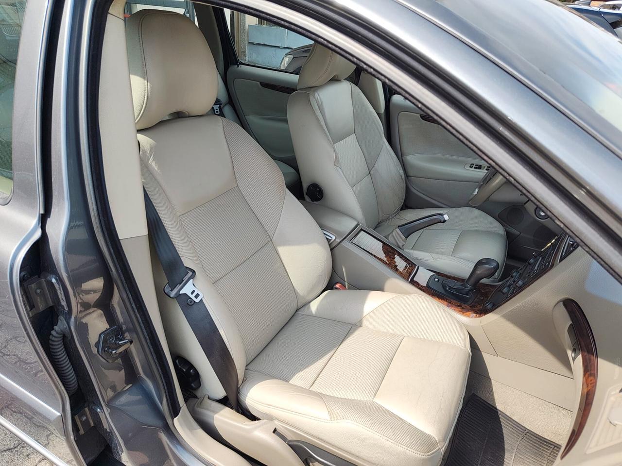 Volvo V70 2.4 D5 20V 185CV 7 POSTI