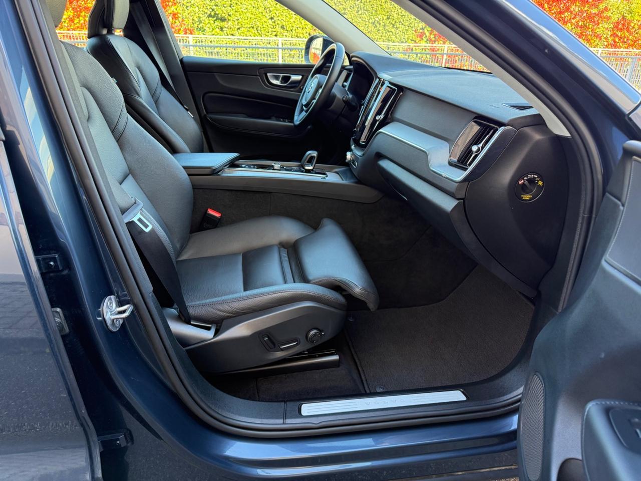 Volvo XC 60 XC60 B4 (d) automatico Plus Dark 2022