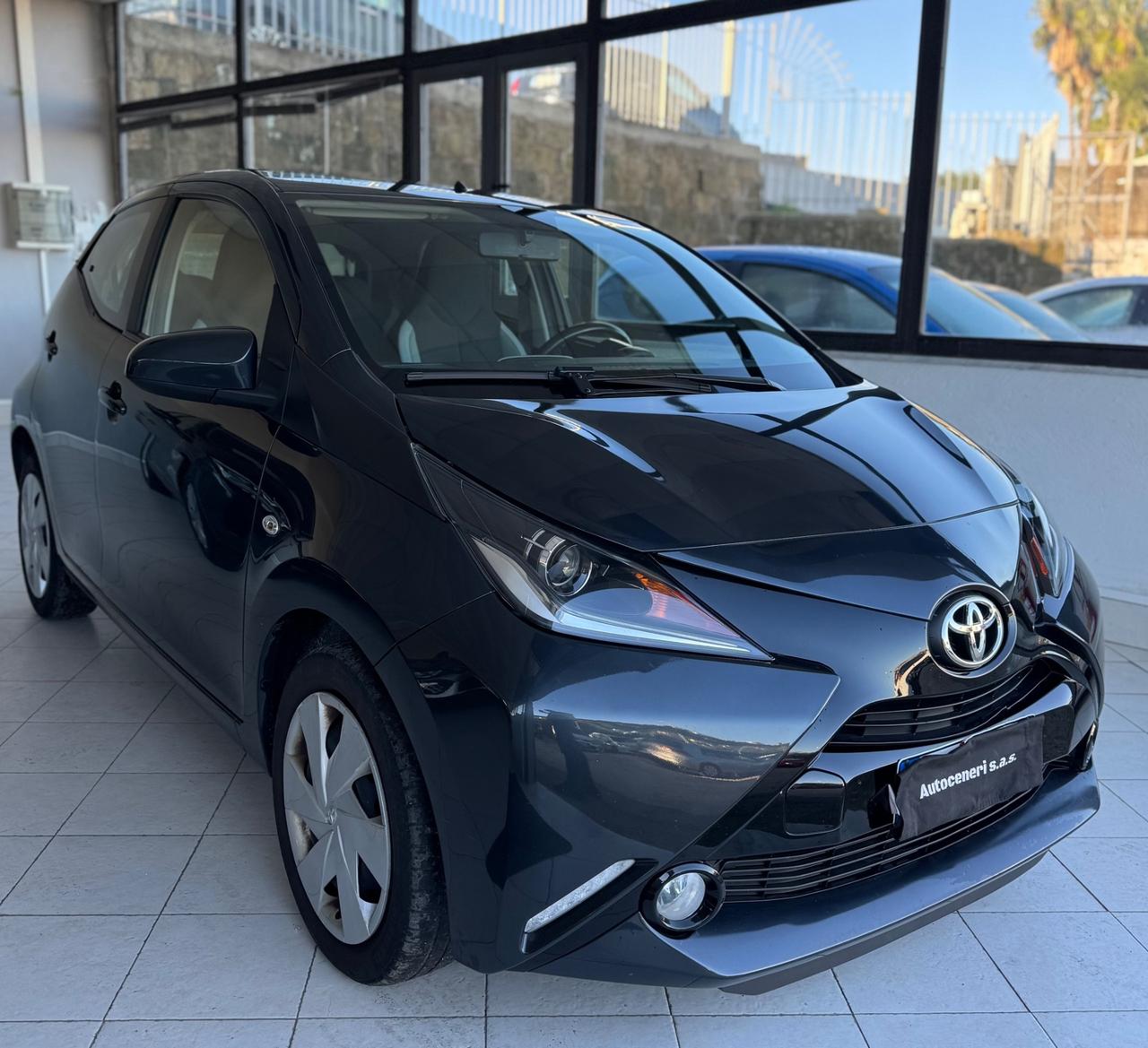 Toyota Aygo 1.0 VVT-i 69 CV 5 porte x-play