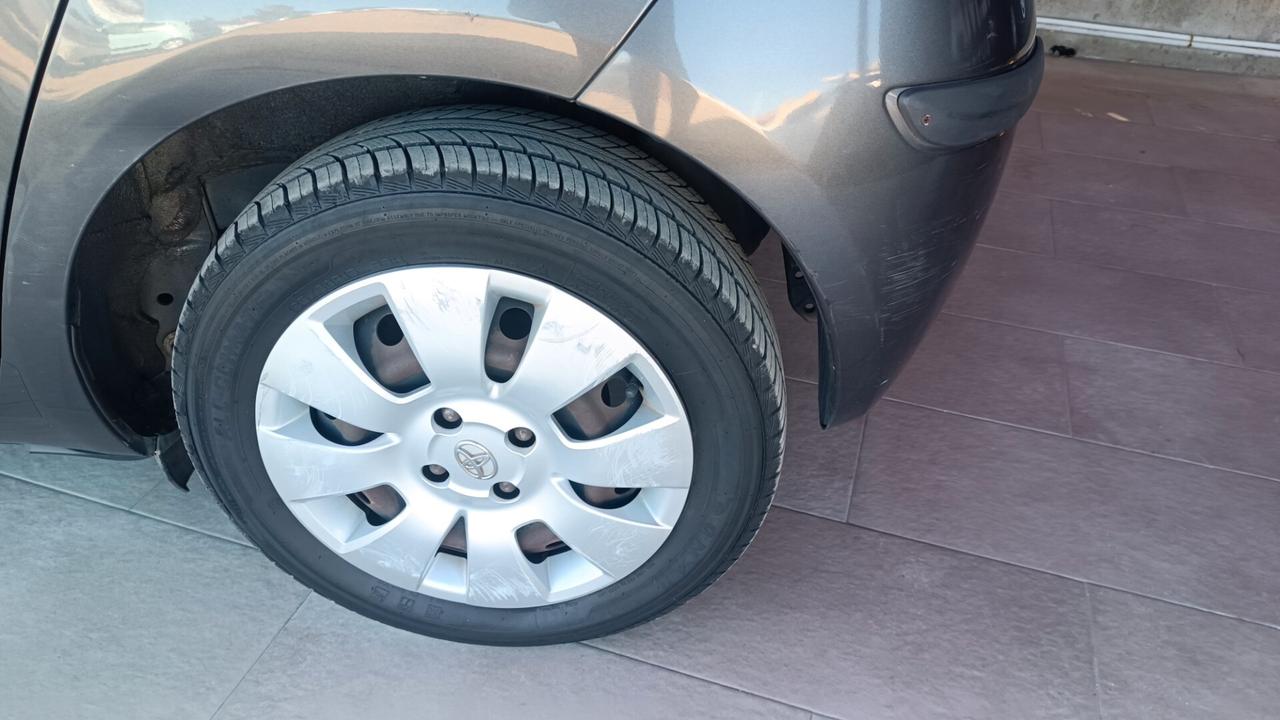 Toyota Yaris 1.0 5 porte