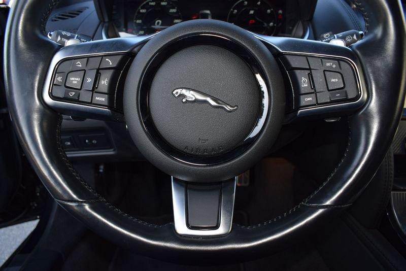 Jaguar F-Type 2.0 aut. Coupé R-Dynamic BLACK