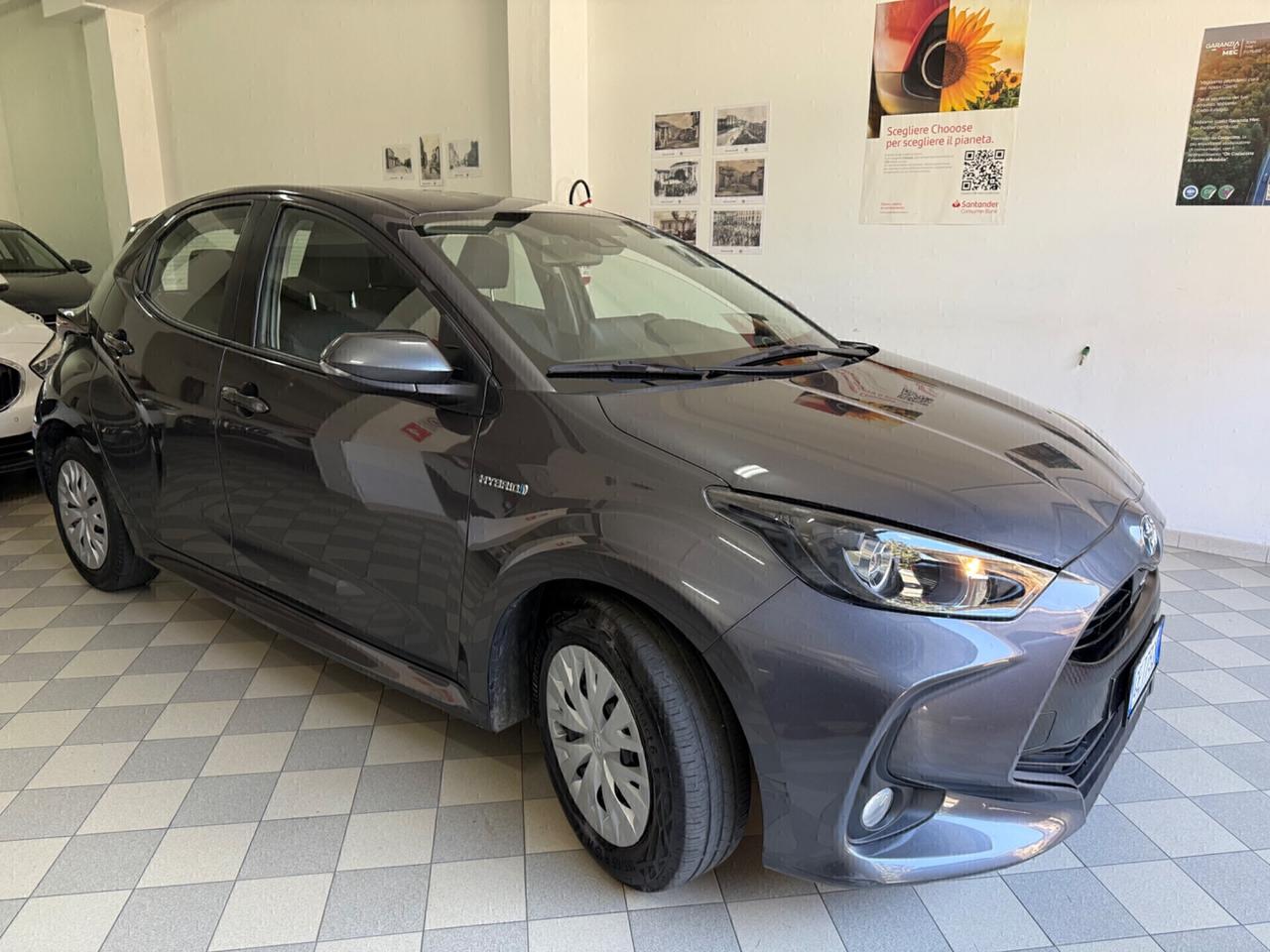 Toyota Yaris 1.5 Hybrid 5 porte Business .