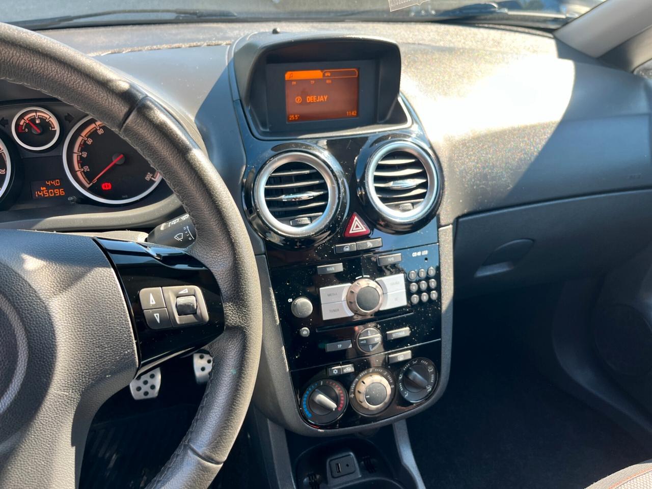 Opel Corsa 1.2 3 porte b-color
