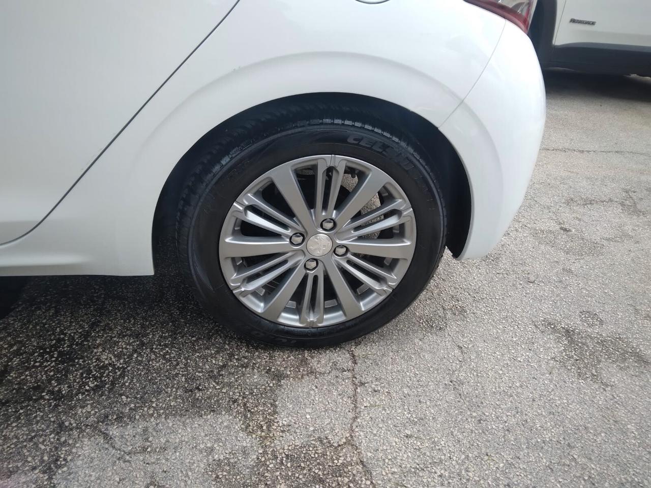 Peugeot 208 1.2 benzina Allure 2015