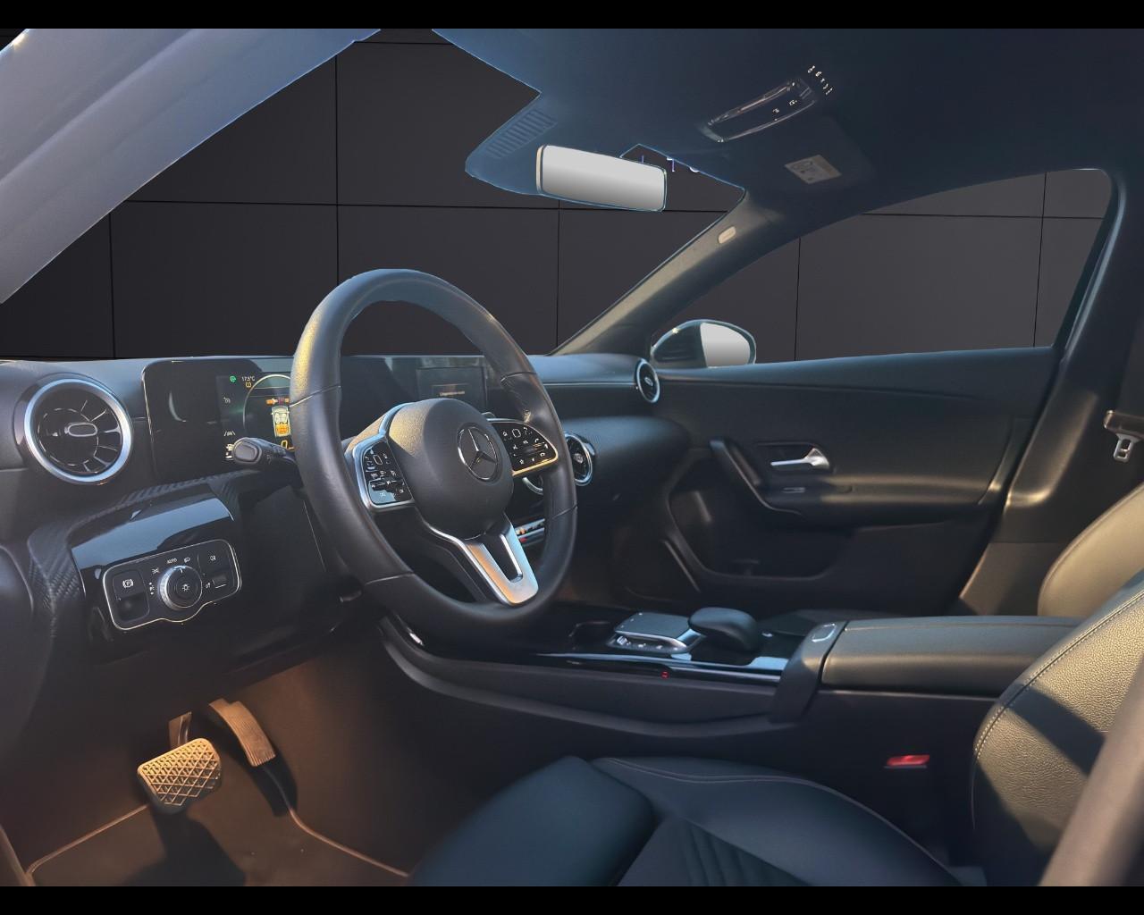 Mercedes-Benz Classe A (W177) - A 180 d Automatic Business