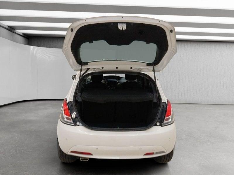 Lancia Ypsilon 1.0 firefly hybrid Gold s&s 70cv