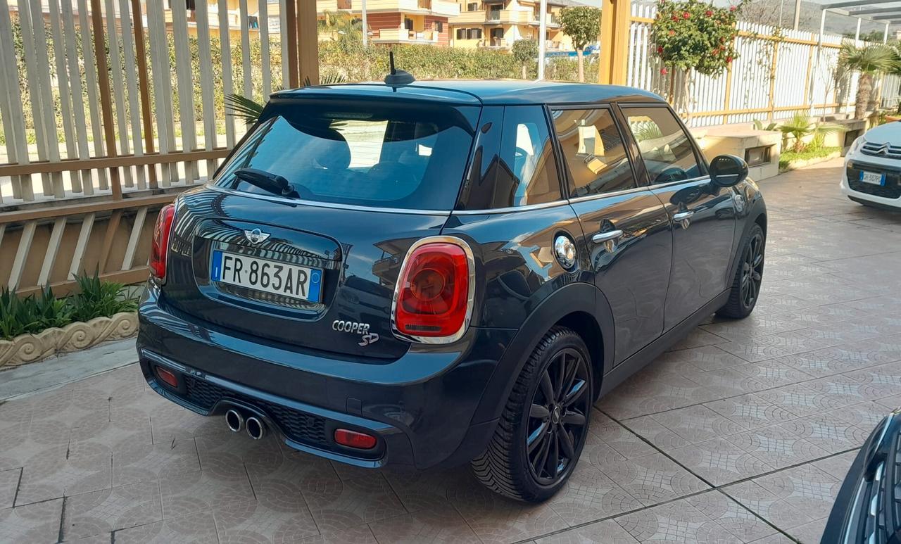 Mini 2.0 Cooper SD aut. Hype 5 porte