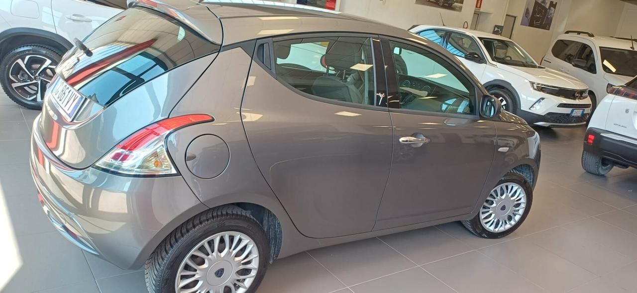 Lancia Ypsilon 1.2 69 CV 5 porte Silver