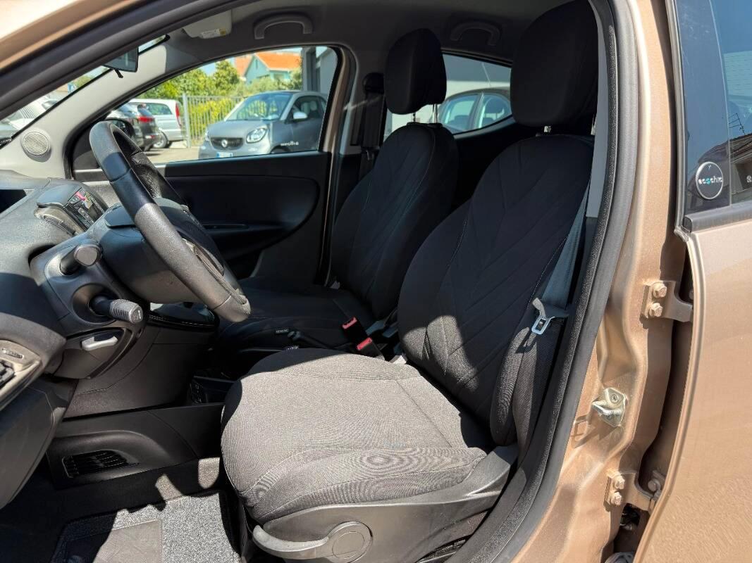 Lancia Ypsilon 1.0 firefly hybrid Gold s&s 70cv