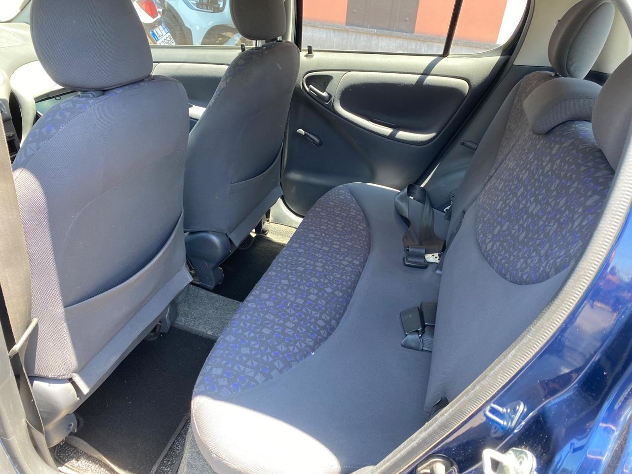 Toyota Yaris 1.3i 16V cat 5 porte Luna
