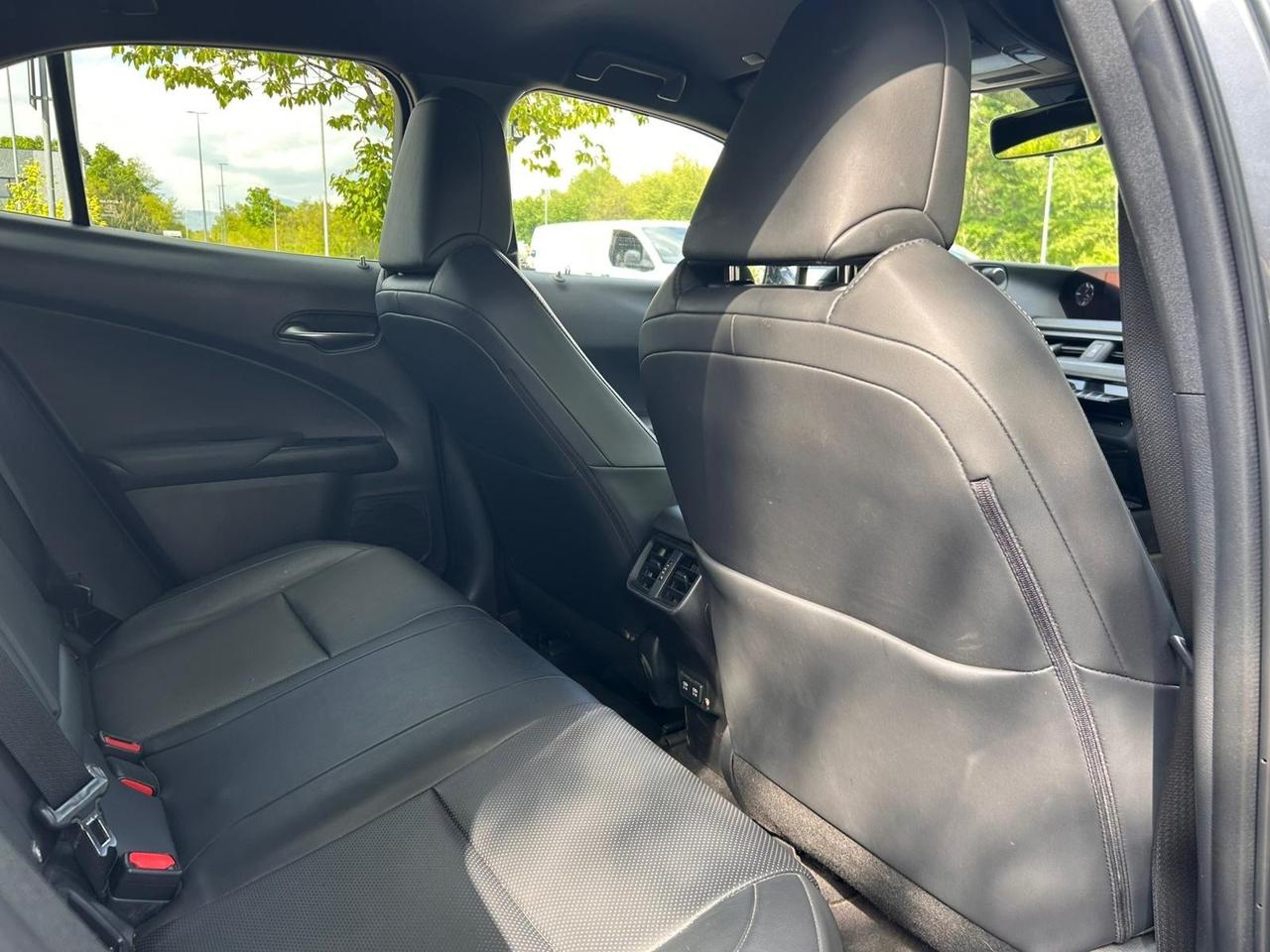 Lexus UX 250h Hybrid AWD Luxury Navi Pelle LED Camera