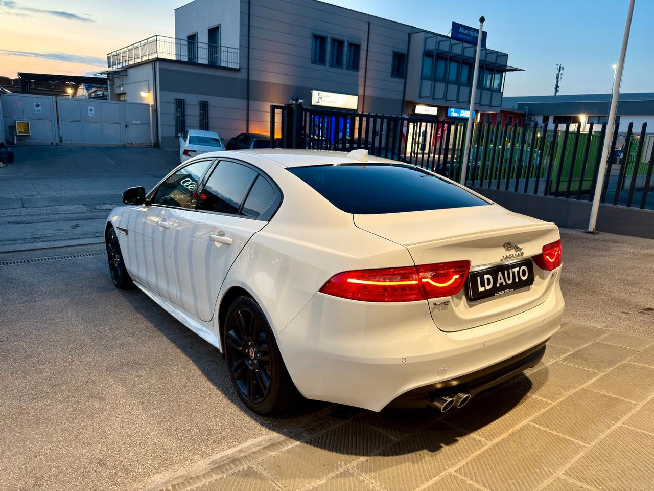Jaguar XE 2.0 D Turbo R-Sport