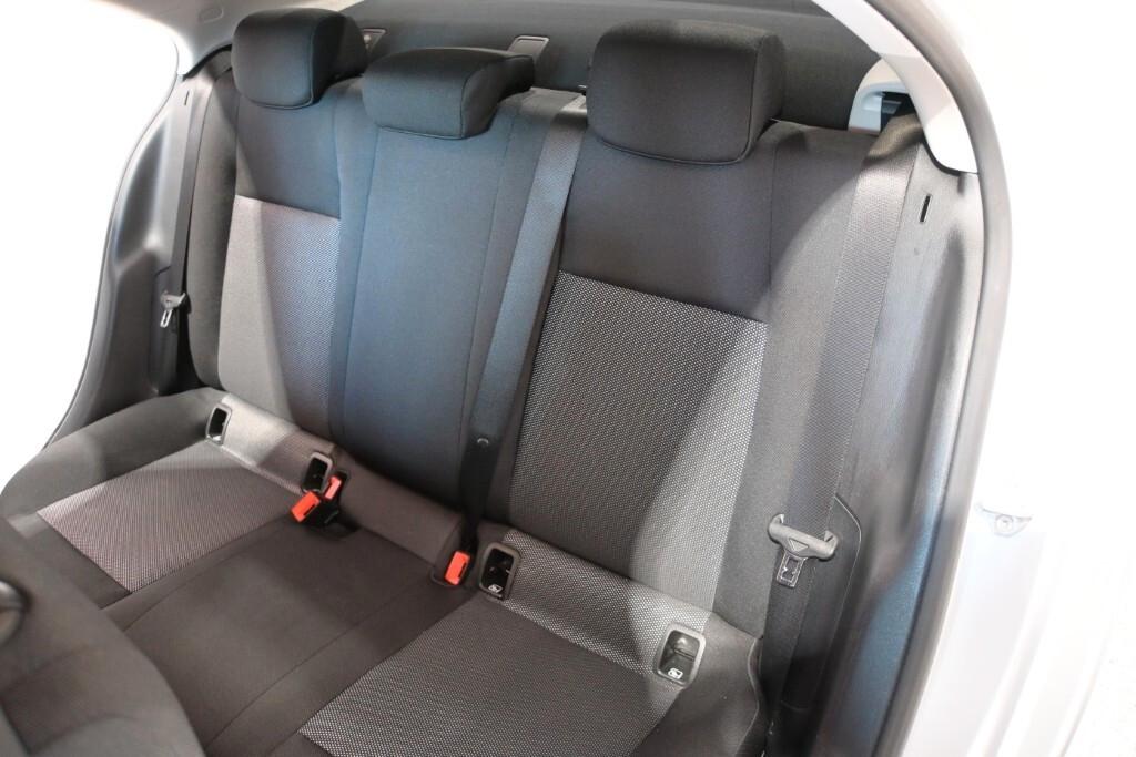 MERCEDES-BENZ A 180D SEDAN 116CV AUTOMATIC BUSINESS SOLUTION ( CRUISE - MIRROR - NAVI PREMIUM - PARK ASSIST - TELECAMERA POST. ) CC. 1.950