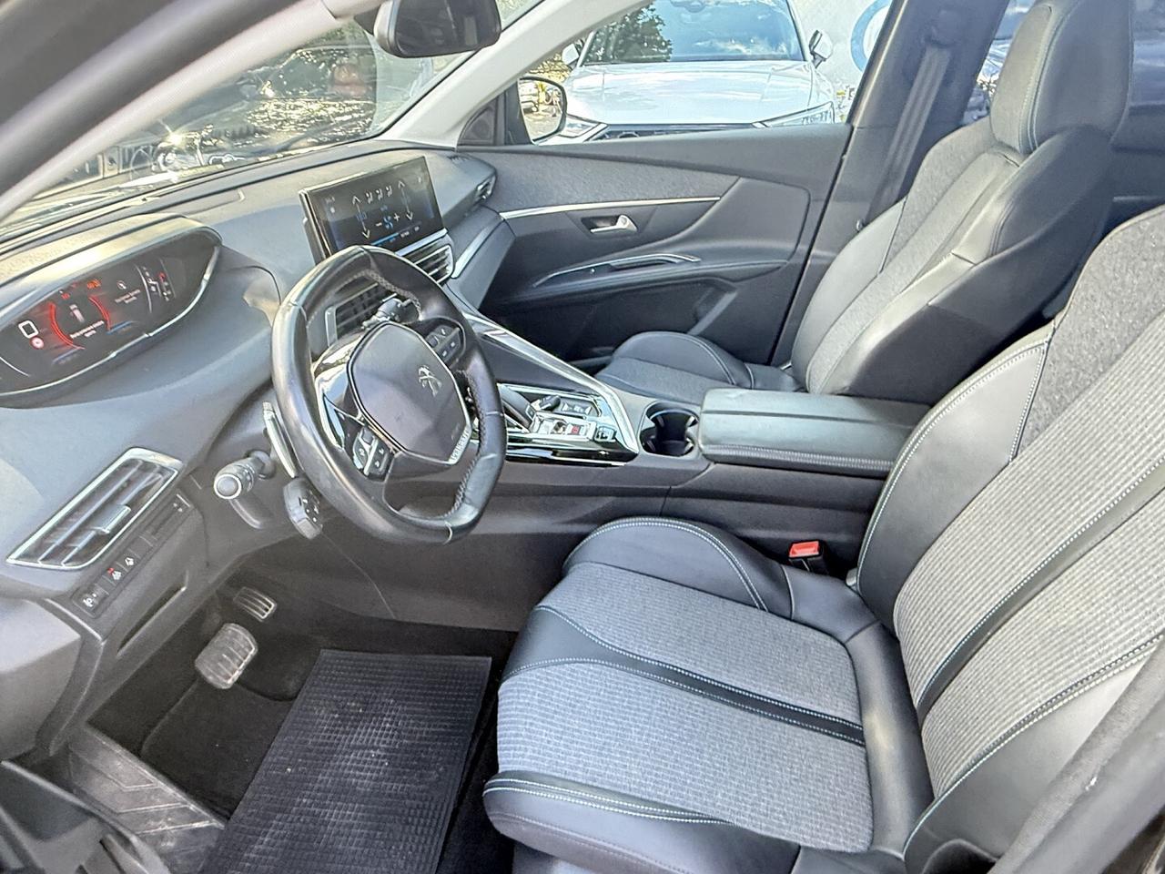PEUGEOT 5008 1.5TDCI 4X4 GT LINE 7 POSTI