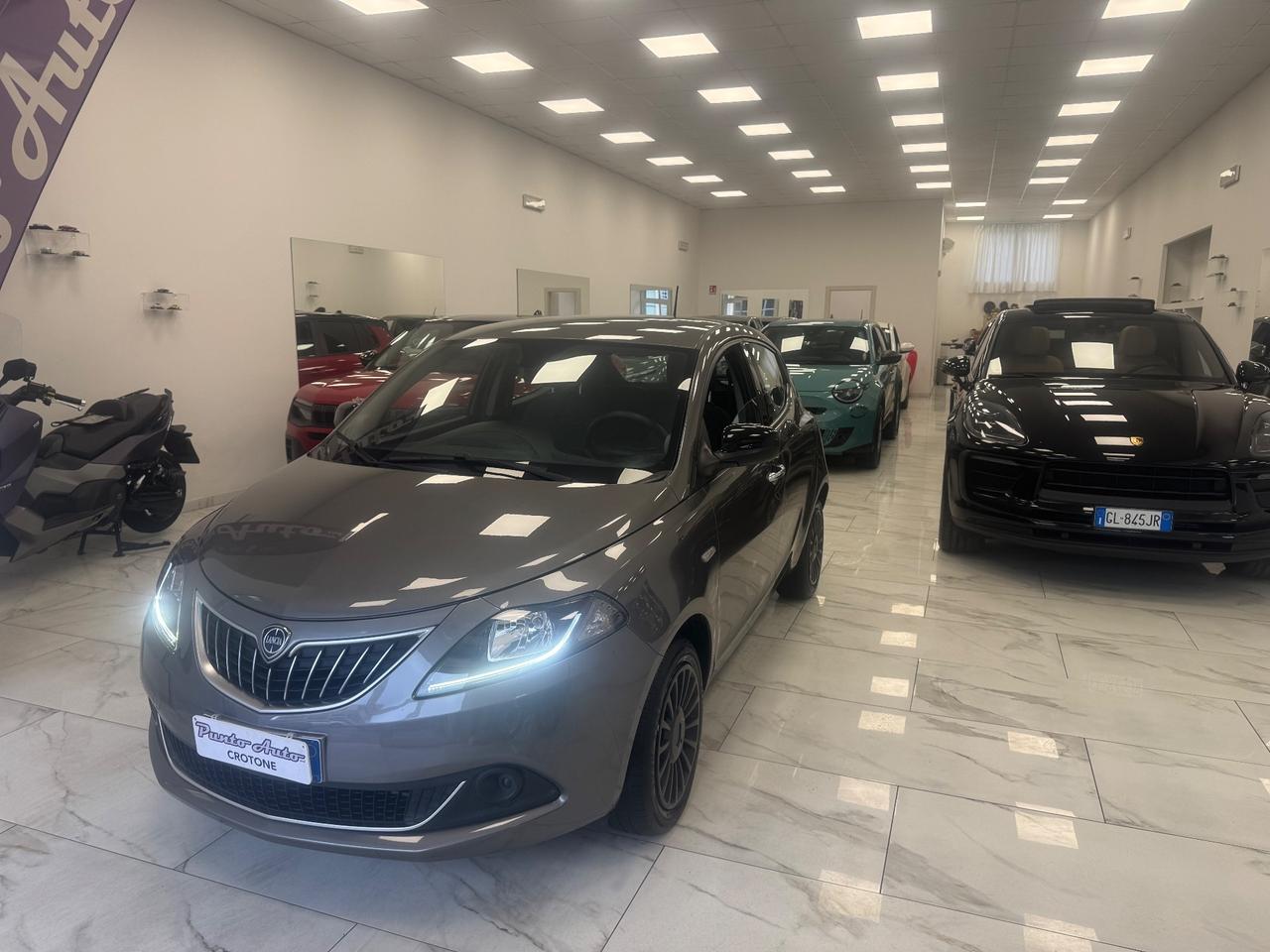 Lancia Ypsilon 1.0 FireFly 5 porte S&S Hybrid Silver