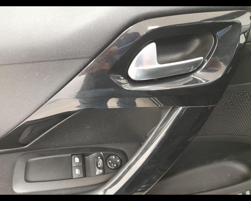 Peugeot 208 I 2015 1.2 puretech Access 82cv 3p
