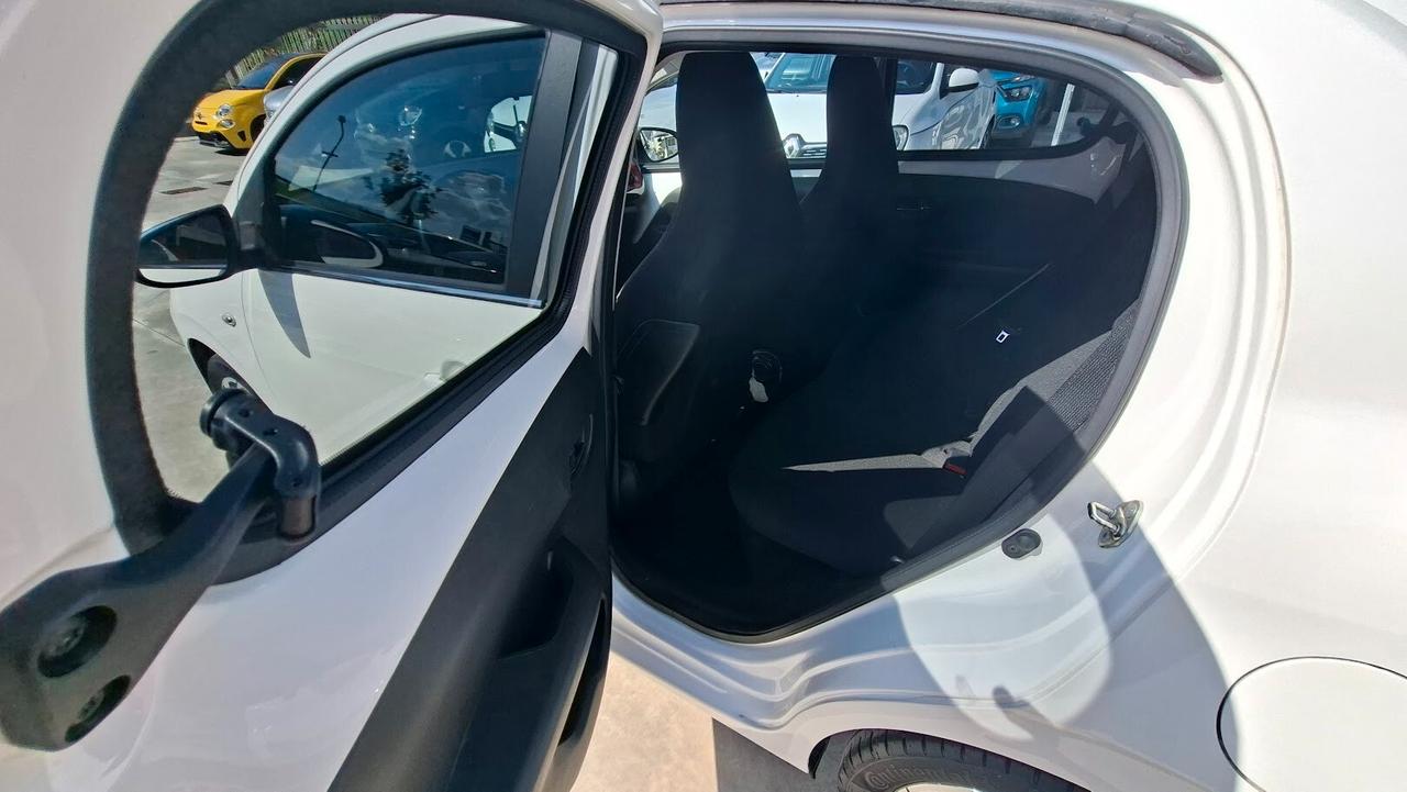 Peugeot 108 5 porte con telecamera post.