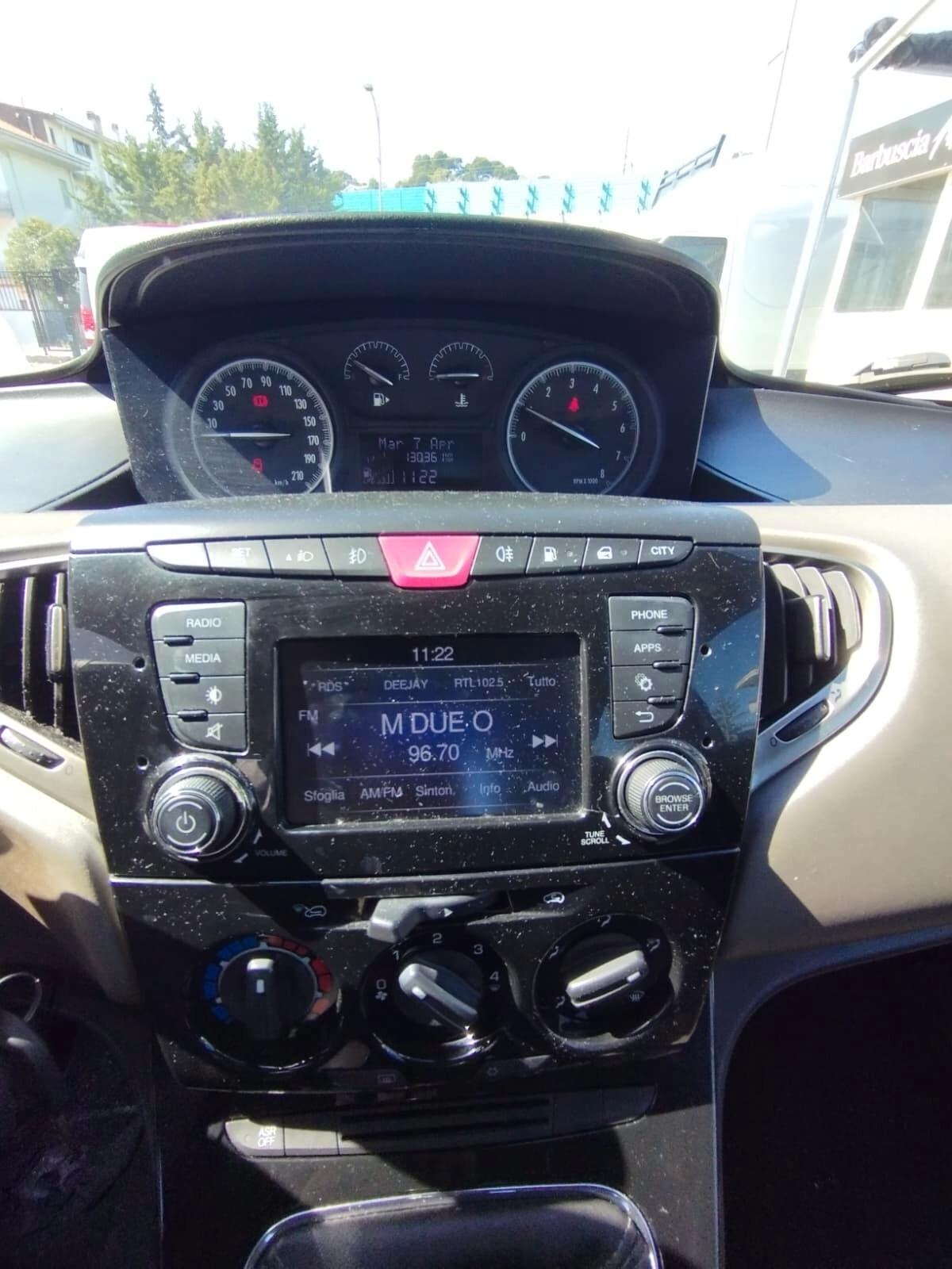 Lancia Ypsilon 1.2 69 CV 5 porte GPL Ecochic Silver