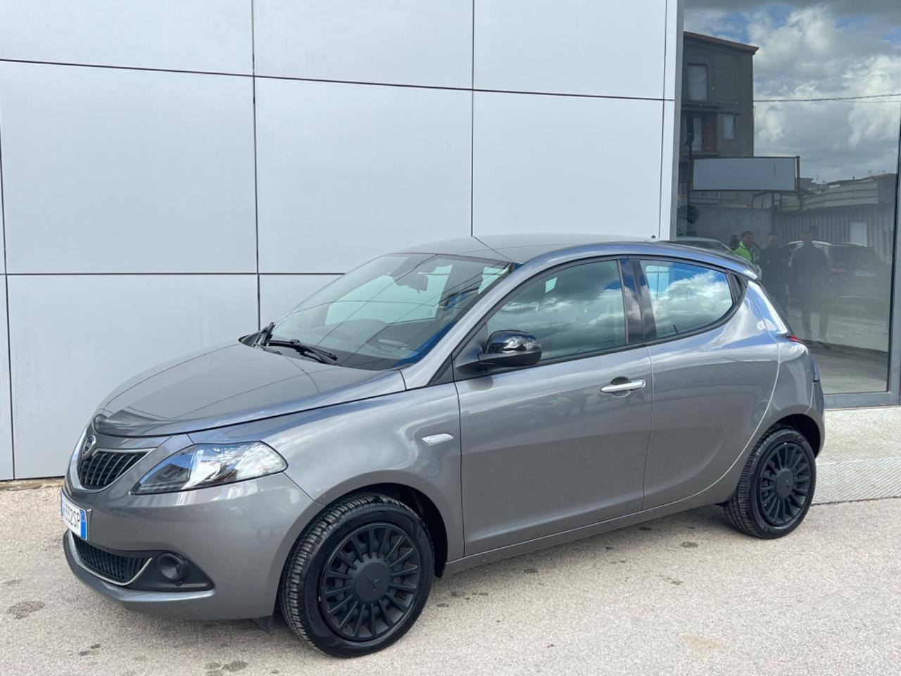 Lancia Ypsilon 1.0 Hybrid 70cv - anticipo €900 - proposta finanziamento