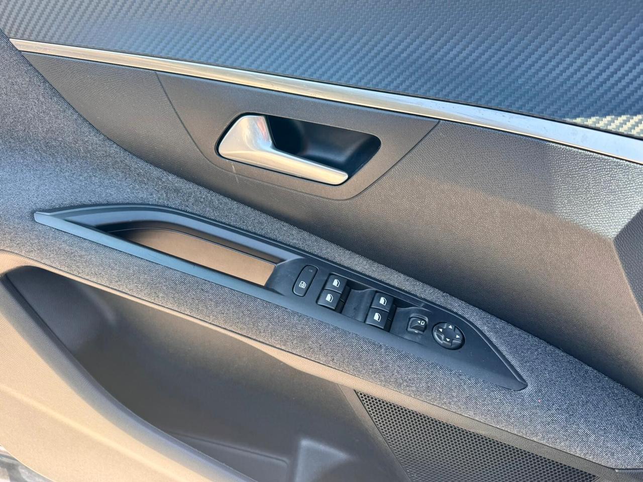 Peugeot 3008 BlueHDi 130 S&S EAT8 Active Pack