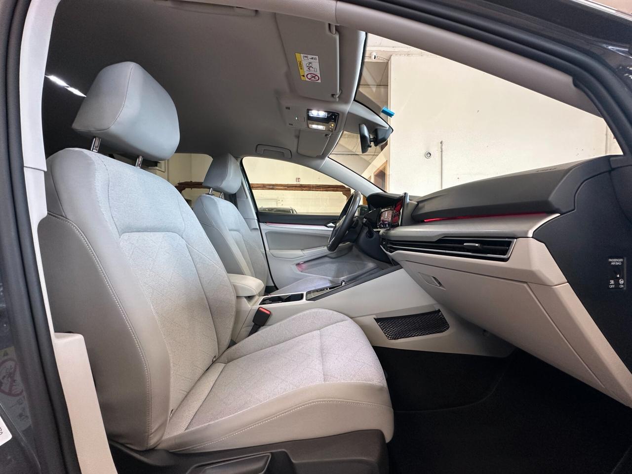 Volkswagen Golf Variant 2.0 tdi LIFE 115cv dsg LUCI AMB*CARPLAY*LED