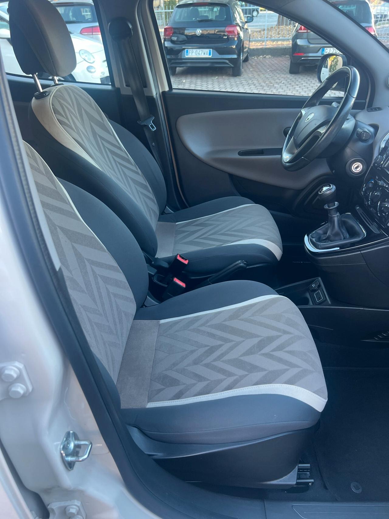 Lancia Ypsilon 1.2 69 CV 5 porte Gold