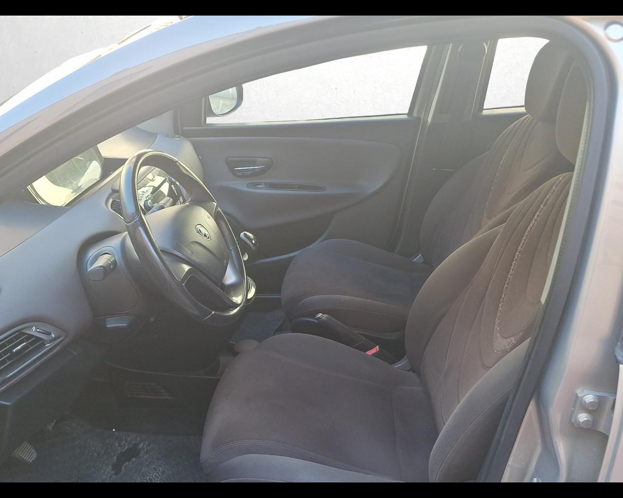 LANCIA Ypsilon 3ª serie - Ypsilon 1.2 69 CV 5 porte S&S Gold